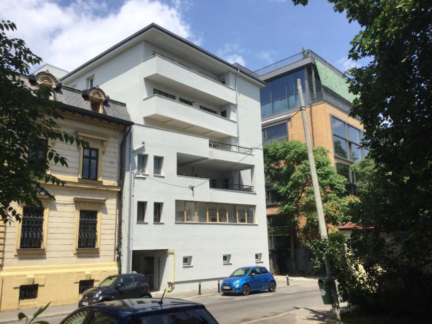 Apt12-2021-afara-bloc