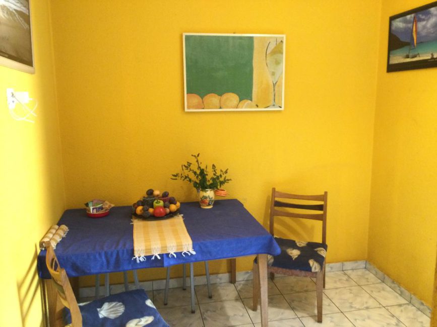 Apt12-2021-bucatarie-masa