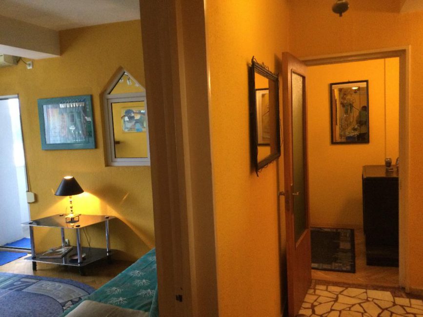 Apt12-2021-hall-camere