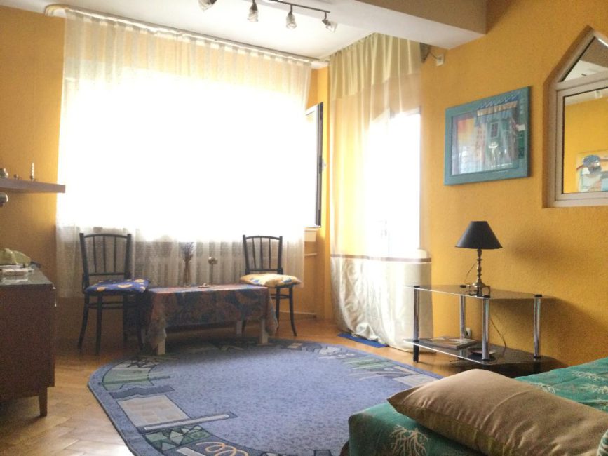 Apt12-2021-living-perdele