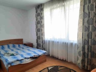1000089570-min