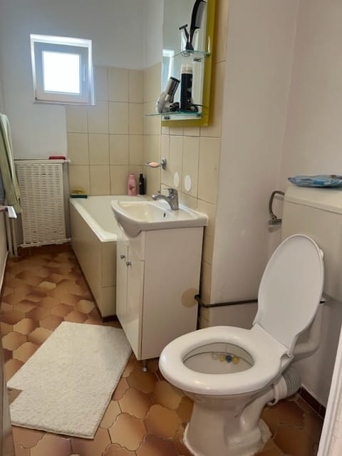 255B96F0-1D8A-4945-A5EF-BB3C3C9DCD60