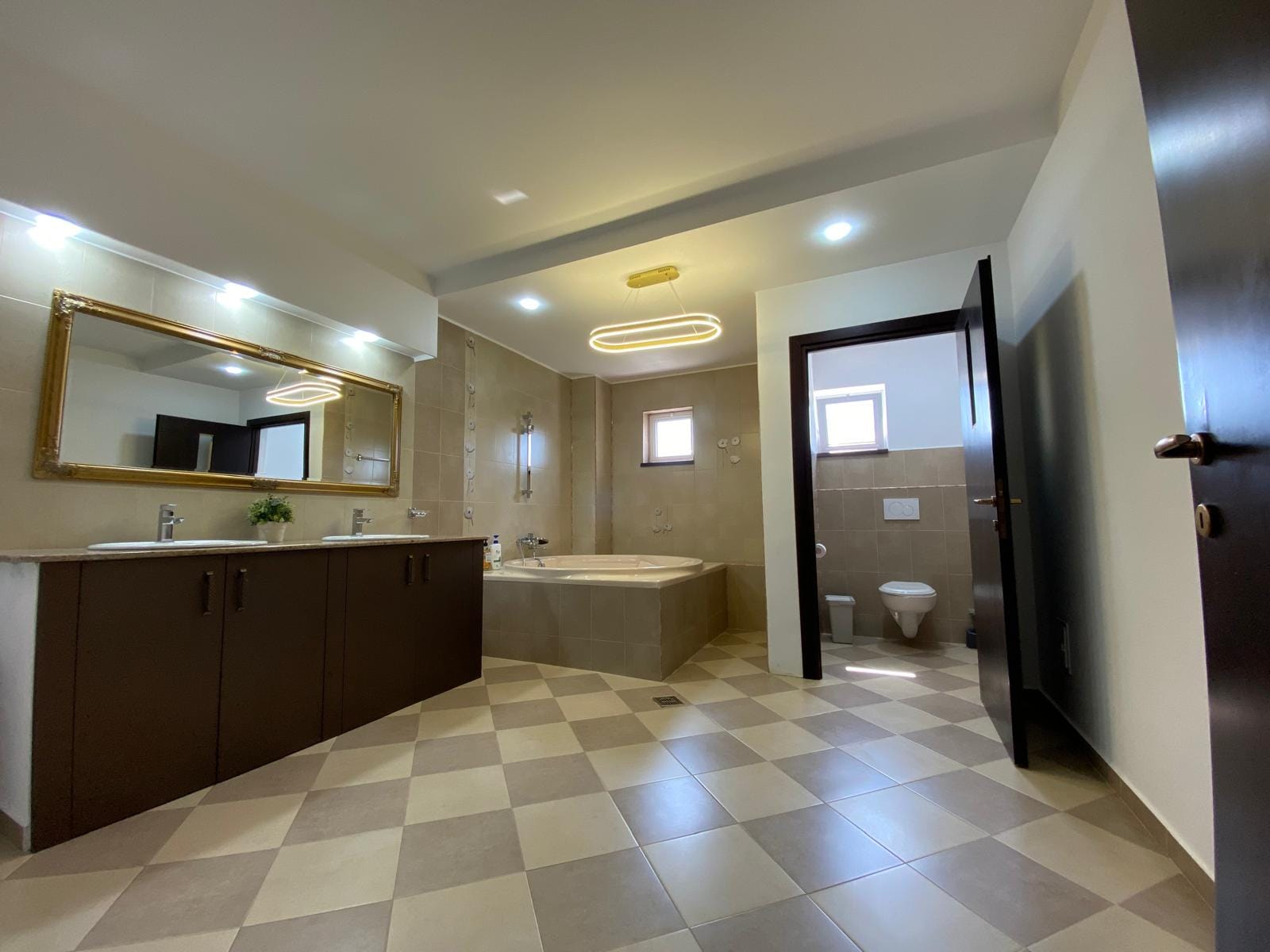 Imagine-WhatsApp-2025-12-08-la-22.10.59_3c99108b-1